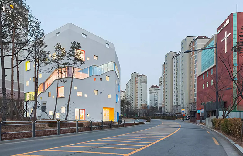 金石裝飾為您淺析幼兒園設(shè)計的要點詳解！